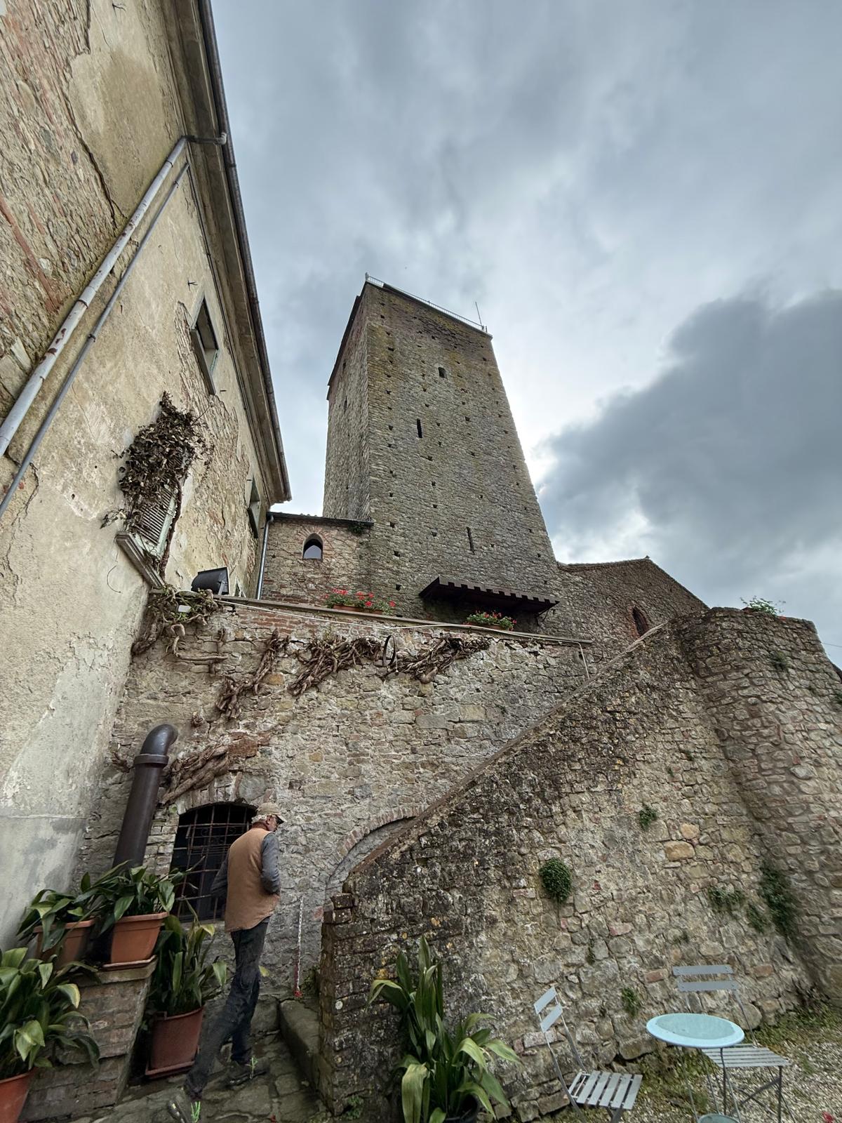 De toren van Castello di Stefanago, bijna duizend jaar oud